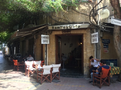cafenea pe strada Ledra